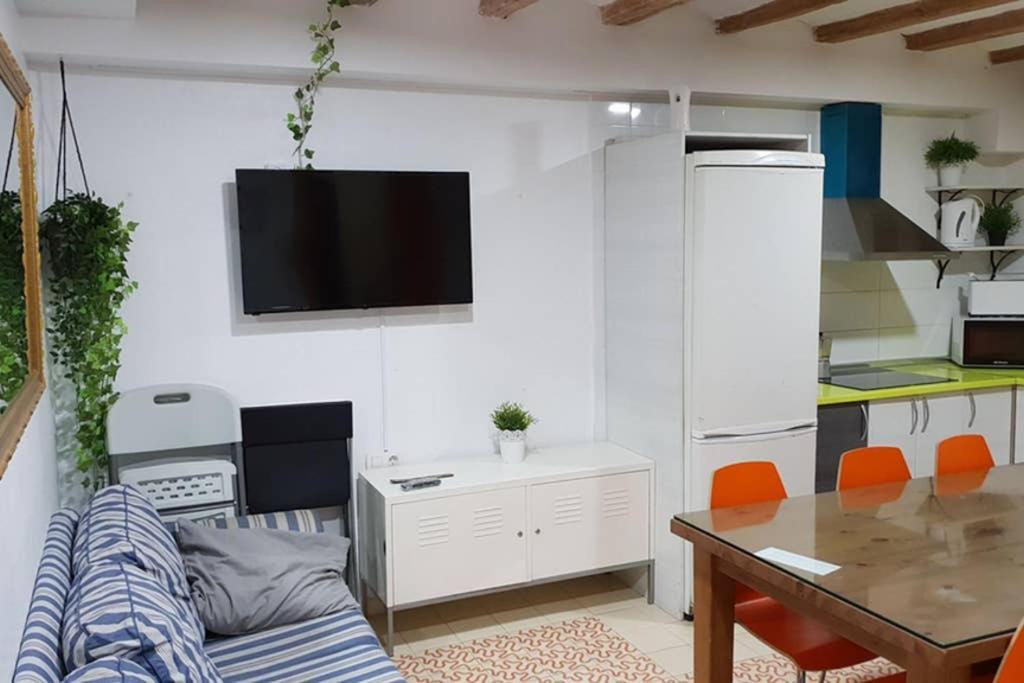 7 Pax Montserrat Ramblas Barcelona Apartment