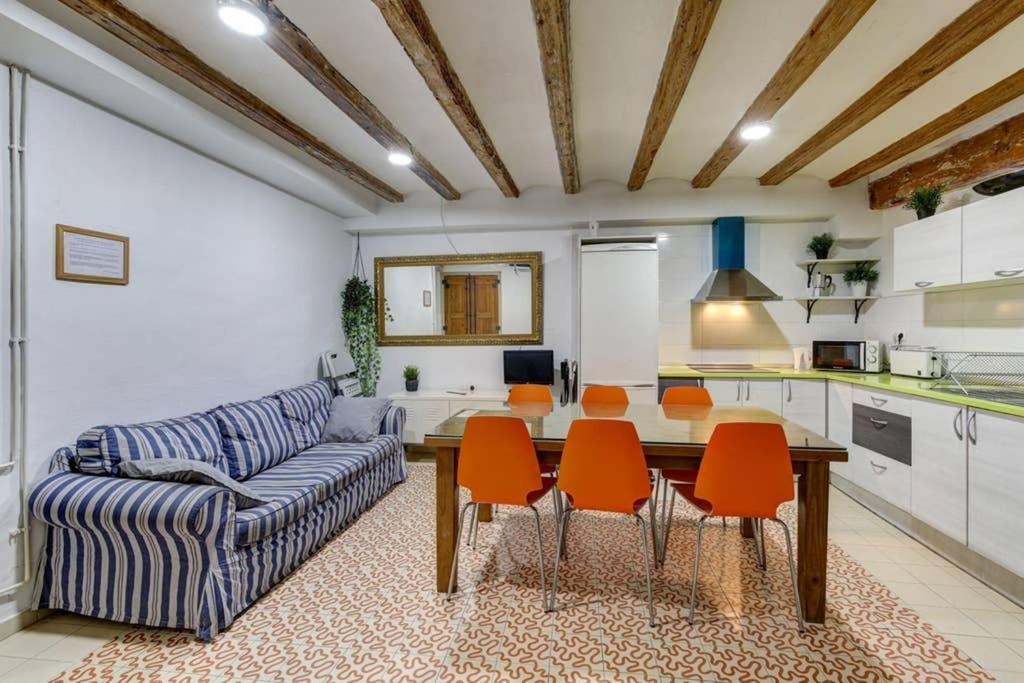 7 Pax Montserrat Ramblas Barcelona Apartment